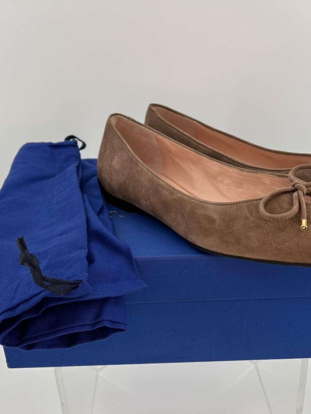 Stuart Weitzman Gabby Taupe Suede flat - 9 Narrow - Picture 2 of 6